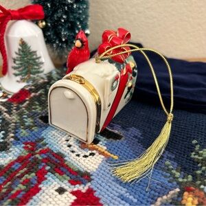 Vintage dead-stock Lenox Yuletide Greetings hinged mail box Christmas ornament